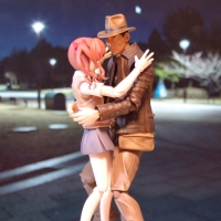 いきなり正面から抱きすくめられたら、相手を引きはがし、顔面にパンチを打つ