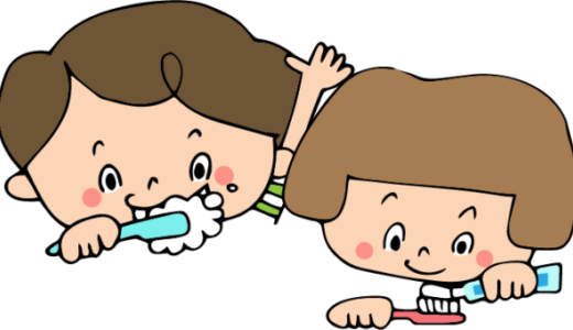 歯を磨く子どもたち