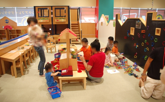 ごっこ遊びとマグネットウォール